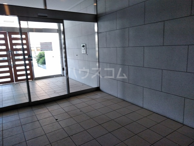 23/30 エントランス