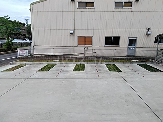 28/30 駐車場