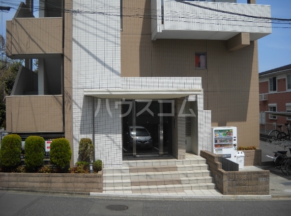28/30 エントランス