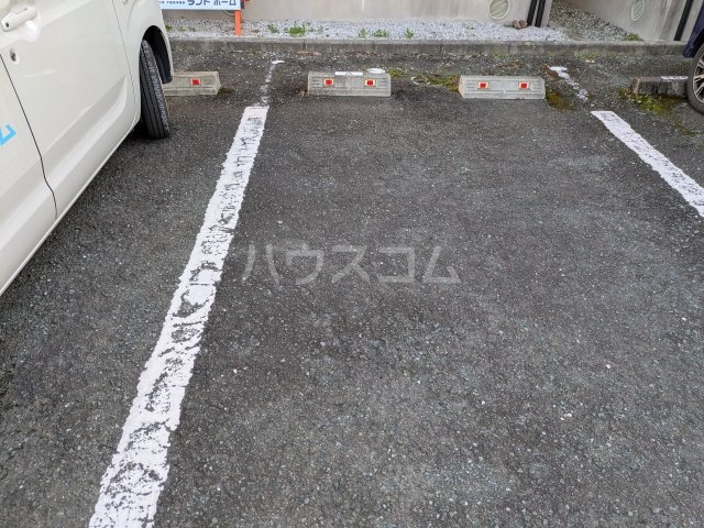 28/30 駐車場