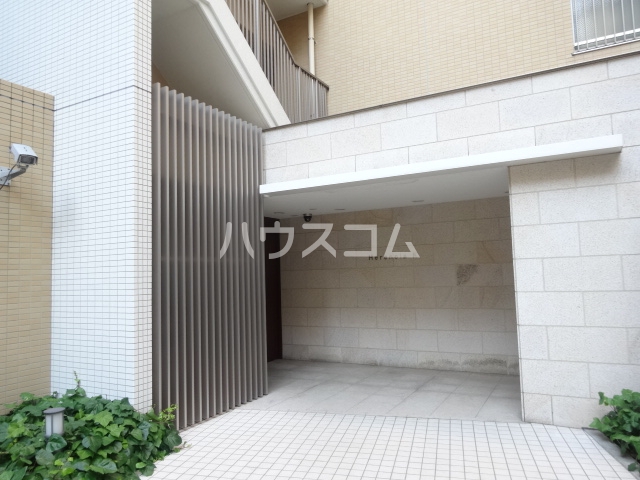 24/28 エントランス