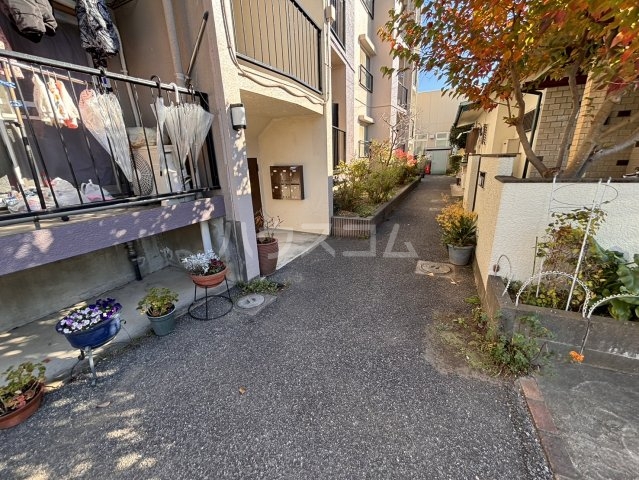 28/30 エントランス