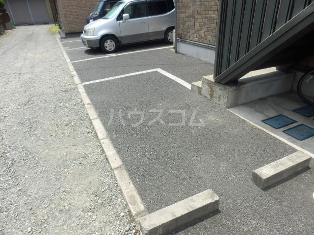 18/28 駐車場