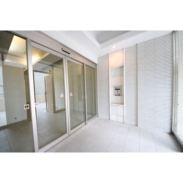 23/29 エントランス