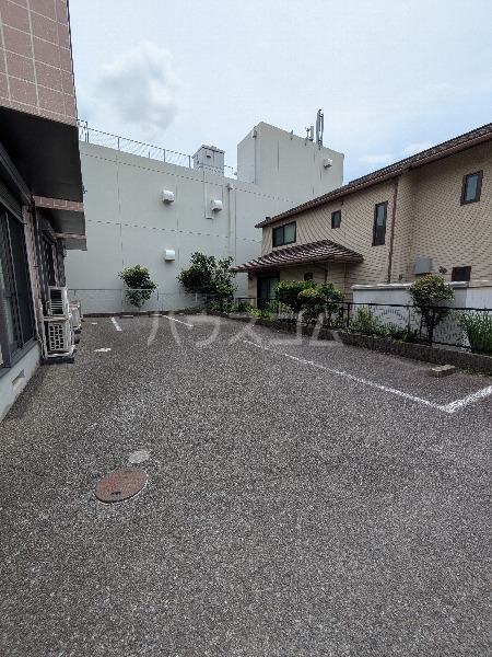 25/27 駐車場