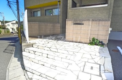 26/30 エントランス