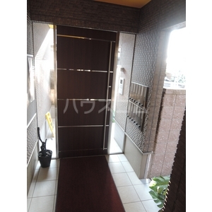 27/30 エントランス