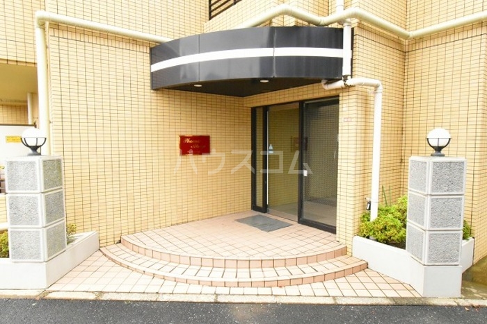 27/30 エントランス