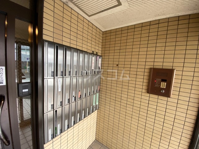 20/23 エントランス