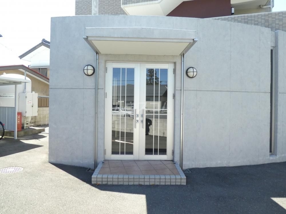 26/30 エントランス