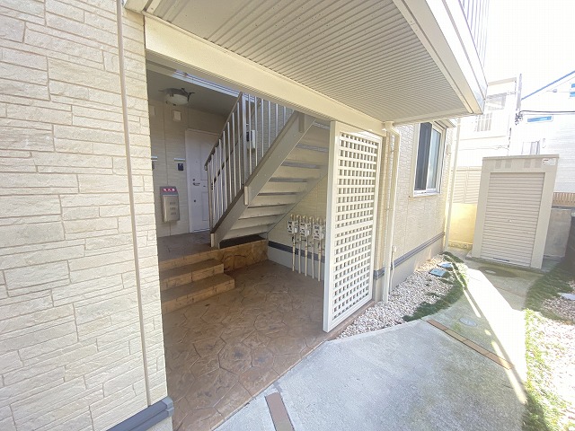 28/30 エントランス