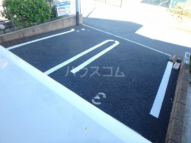 16/18 駐車場