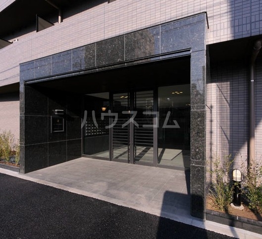 18/21 エントランス