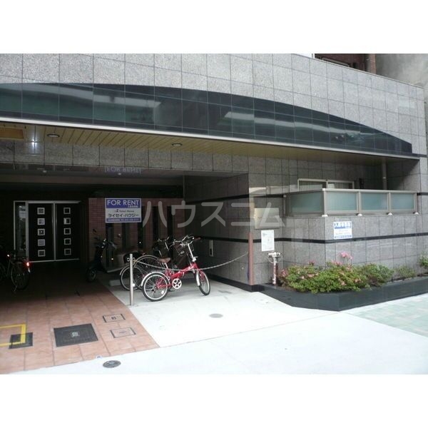 19/27 エントランス