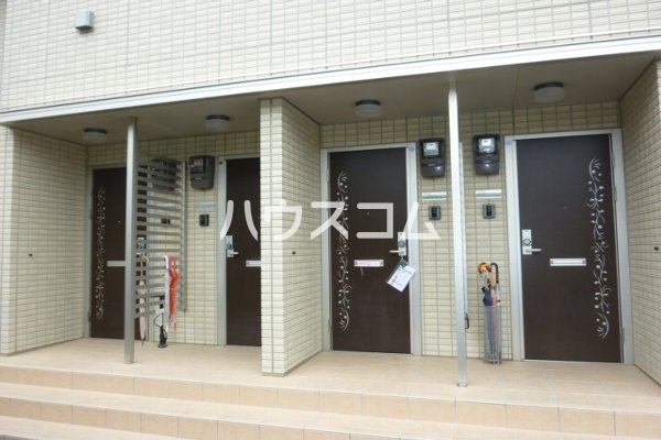 24/30 エントランス