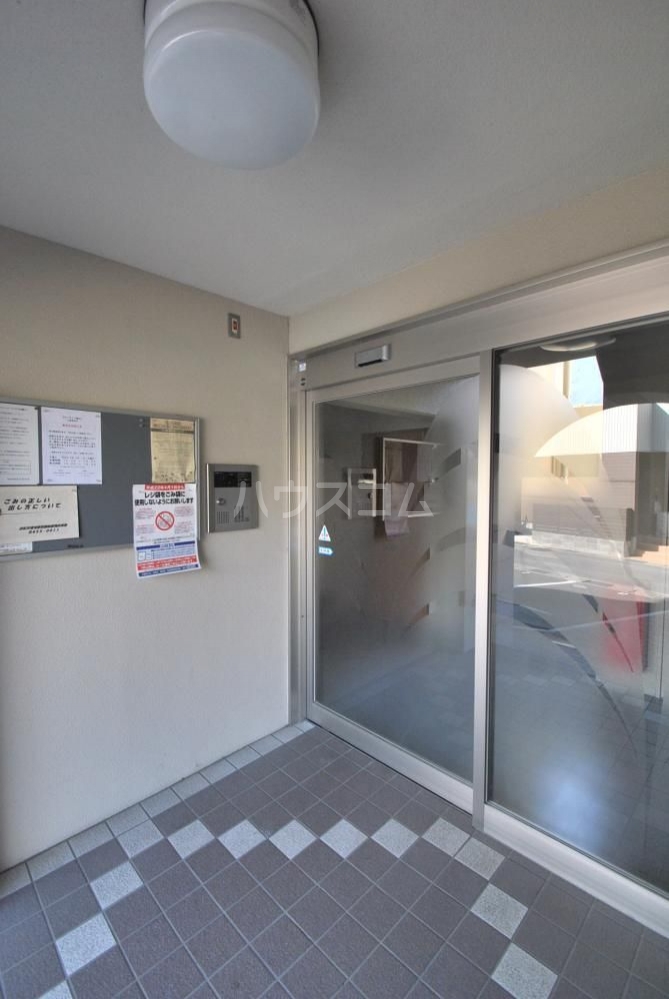 16/19 エントランス