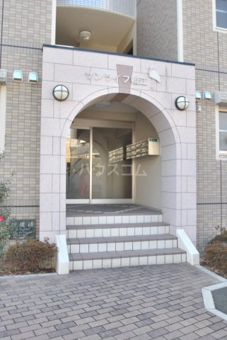 17/19 エントランス