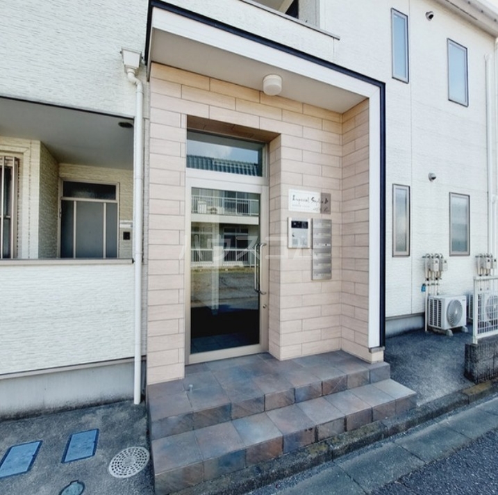 21/30 エントランス