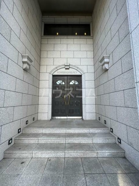 18/22 エントランス