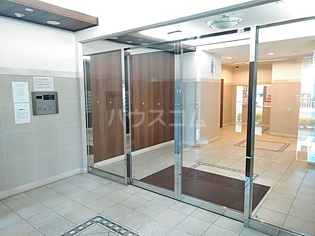 23/29 エントランス