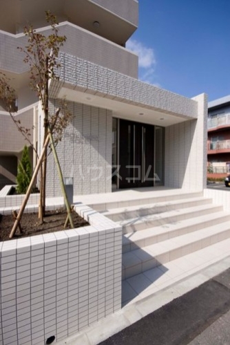 19/20 エントランス