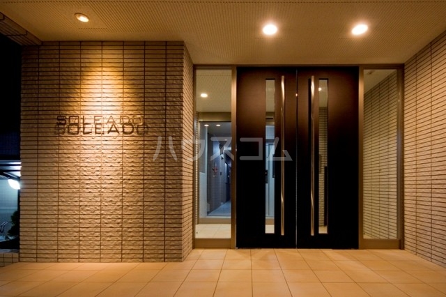 18/20 エントランス