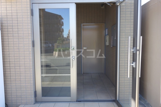 24/30 エントランス