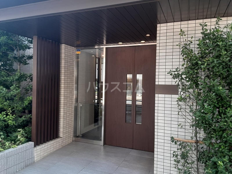 25/30 エントランス