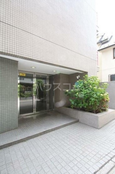 26/30 エントランス