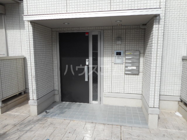 21/30 エントランス