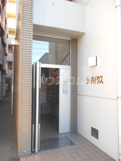 22/30 エントランス