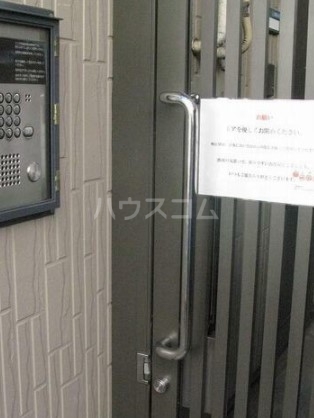 13/18 エントランス