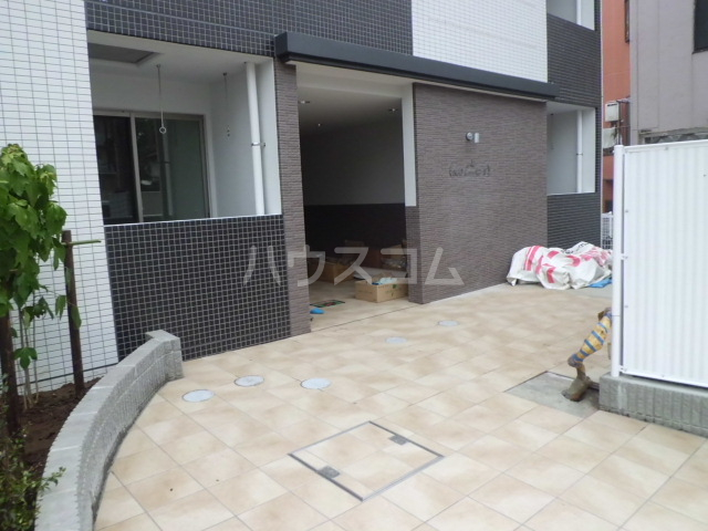 17/23 エントランス