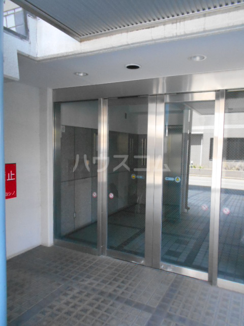 18/26 エントランス