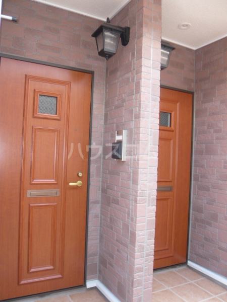 18/26 エントランス