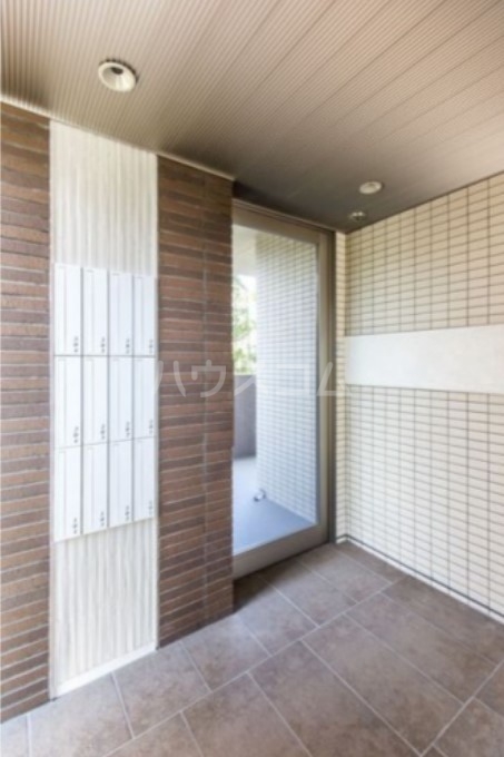 20/30 エントランス