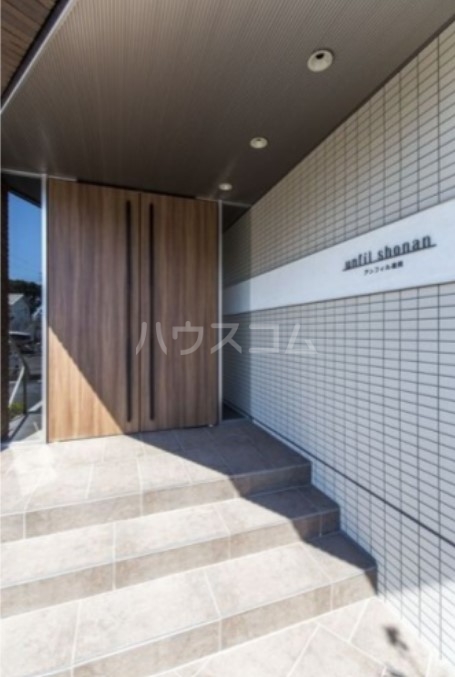 23/30 エントランス