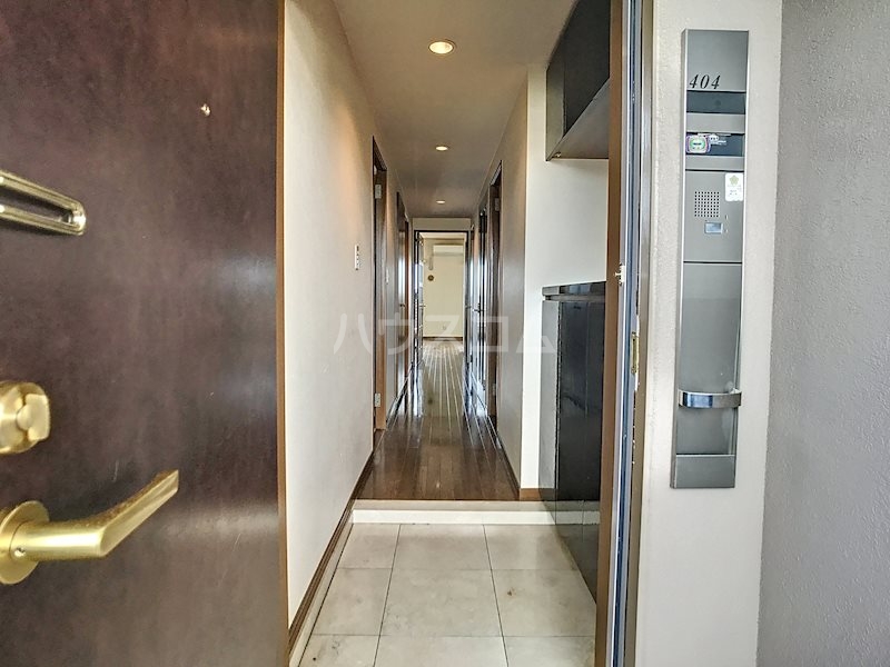 26/30 エントランス