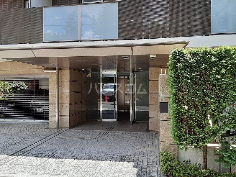 23/23 エントランス