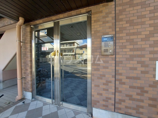 25/30 エントランス