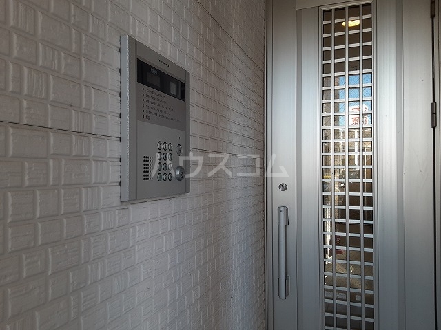 24/30 エントランス