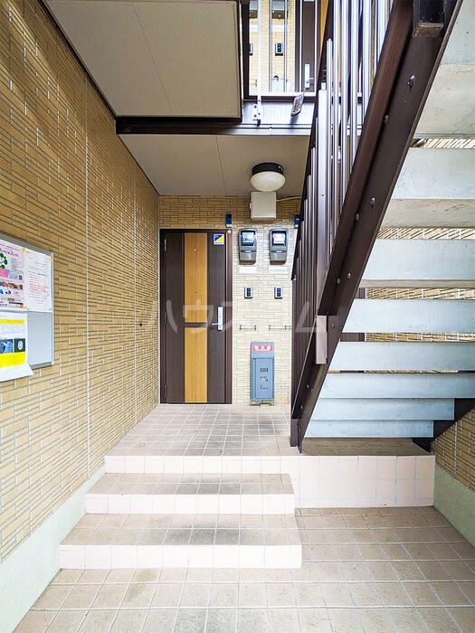 27/30 エントランス