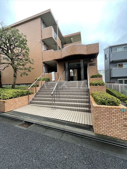 26/30 エントランス