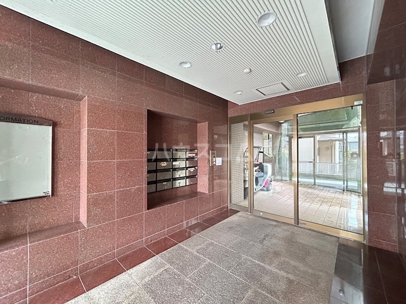 22/25 エントランス