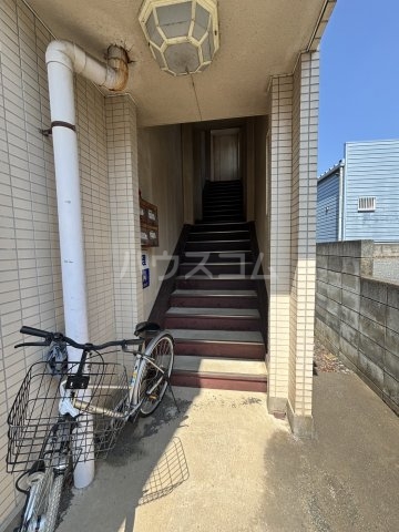 23/30 エントランス
