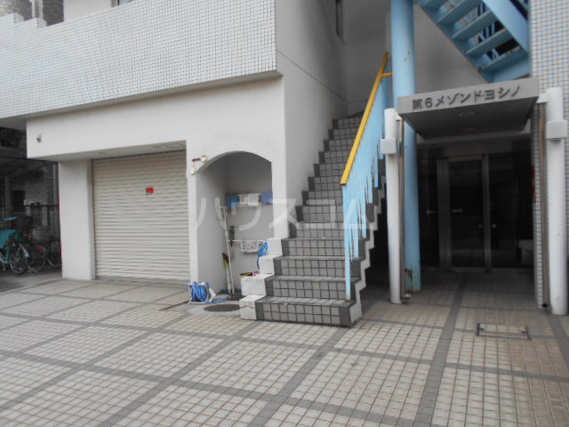 22/30 エントランス