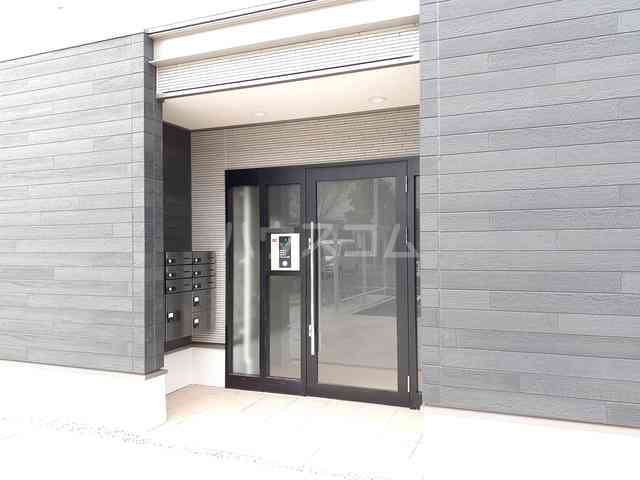 16/23 エントランス