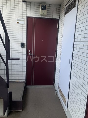 25/27 エントランス