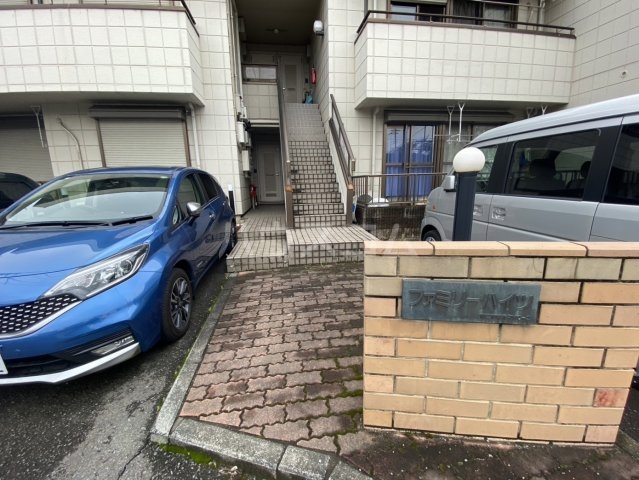 28/30 エントランス