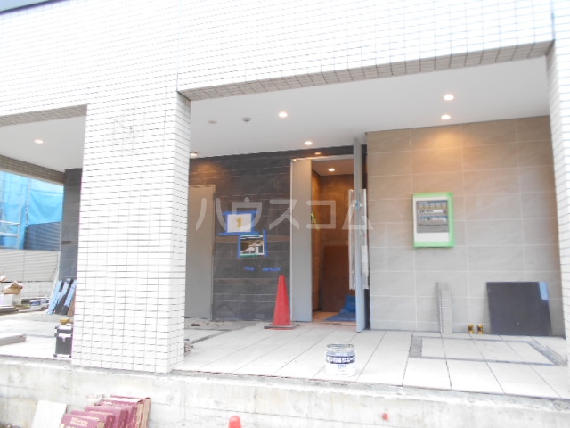 22/28 エントランス